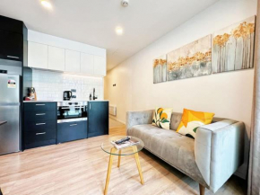 Central Location Cozy Studio with Pool Gym & Sauna Nearby Skytower